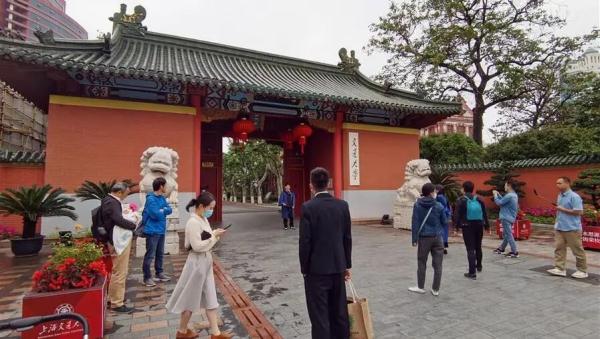想参观交大、复旦、同济……“里面没人”，只能网上找黄牛“购票”？
