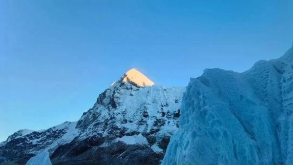 “地表最强”高中生！长沙16岁女生登顶珠峰