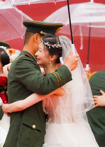 高甜！军营集体婚礼浪漫来袭