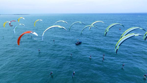 追光 | 放飞一只风筝，去海上乘风破浪