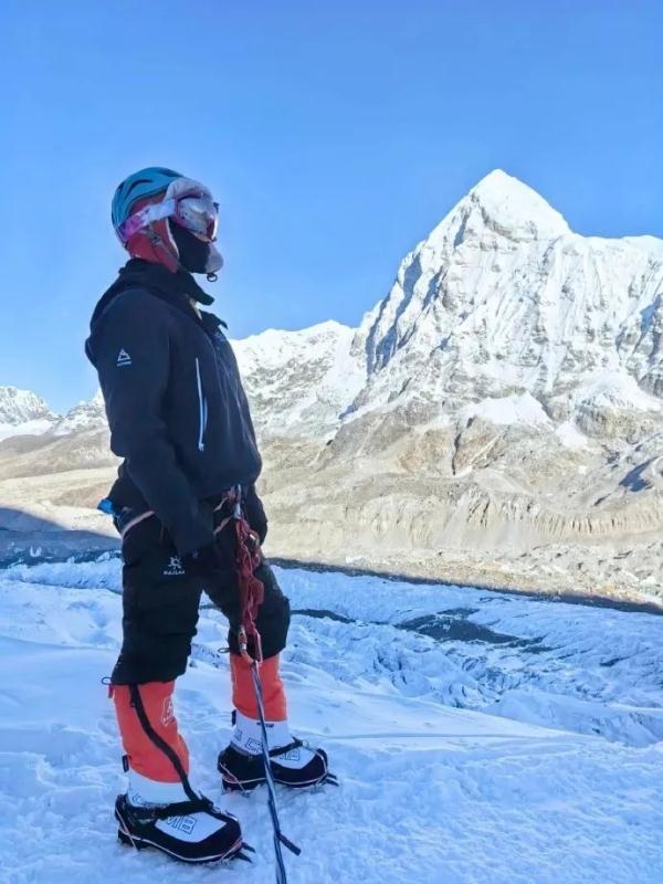 “地表最强”高中生！长沙16岁女生登顶珠峰