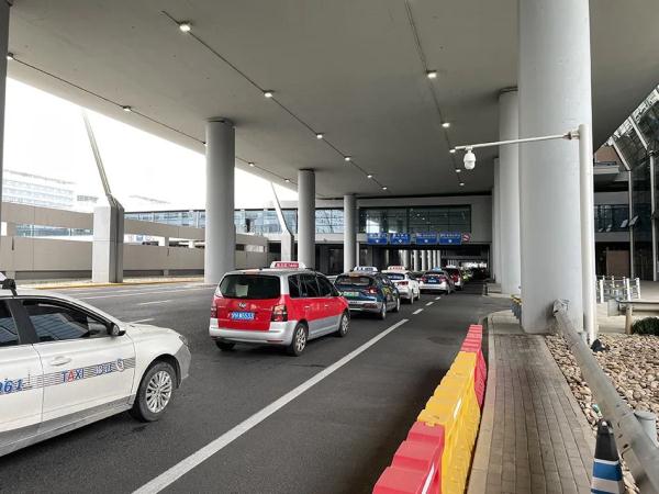车站机场外出租车乱象：漫天要价、拒载挑客