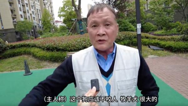 遛狗不拴绳还对孩子动手，突破了三重底线！