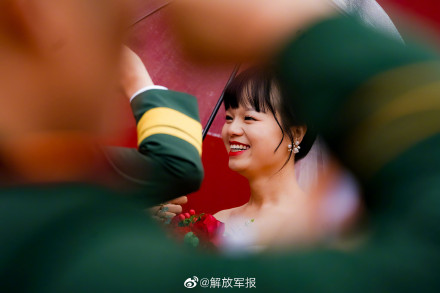 高甜！军营集体婚礼浪漫来袭