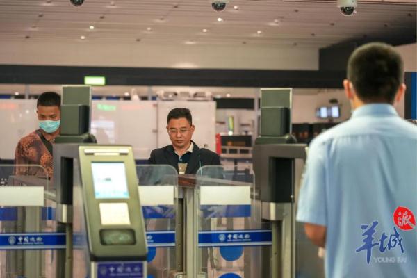 最快半分钟通关!广州白云机场口岸出入境快捷通道全面恢复 最快半分钟通关!广州白云机场口岸出入境快捷通道全面恢复