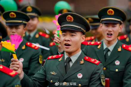 高甜！军营集体婚礼浪漫来袭