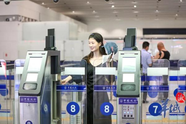 最快半分钟通关!广州白云机场口岸出入境快捷通道全面恢复 最快半分钟通关!广州白云机场口岸出入境快捷通道全面恢复