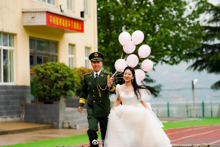高甜！军营集体婚礼浪漫来袭
