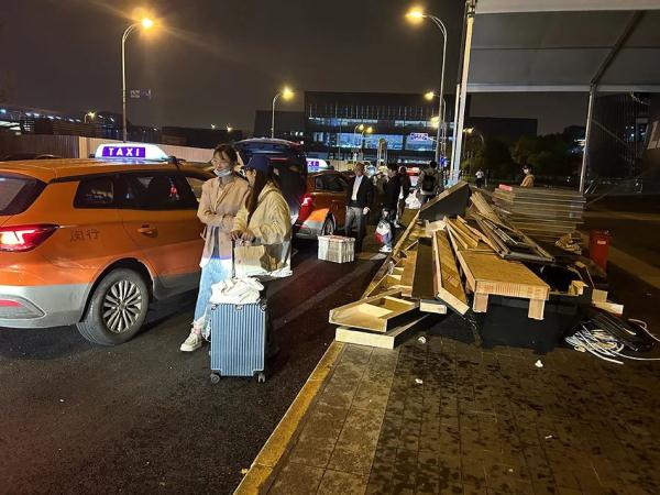 车站机场外出租车乱象：漫天要价、拒载挑客