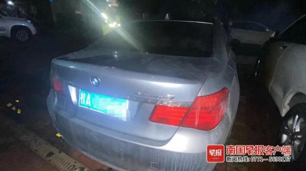 凌晨一声巨响!车主刚离开不久,宝马车自燃烧毁 凌晨一声巨响!车主刚离开不久,宝马车自燃烧毁