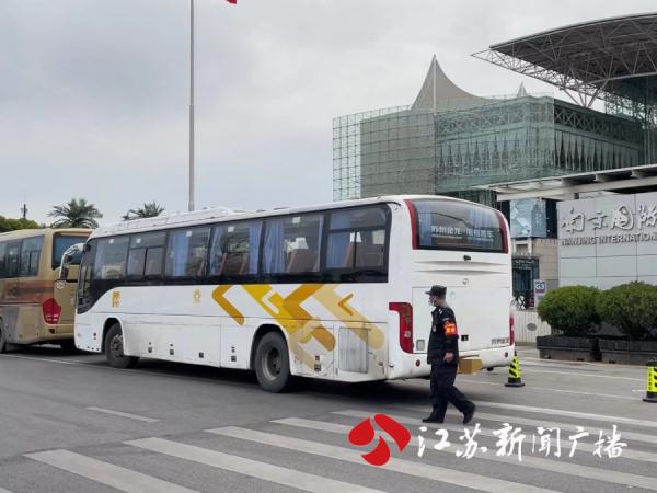 玄武湖周边新增上百大巴停车位 旅游办展两不误