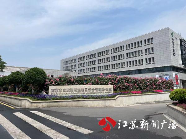 玄武湖周边新增上百大巴停车位 旅游办展两不误