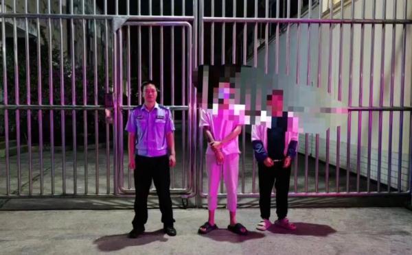 警惕！电诈引流的“涉黄小卡片”再现，不要扫二维码，不要下APP！