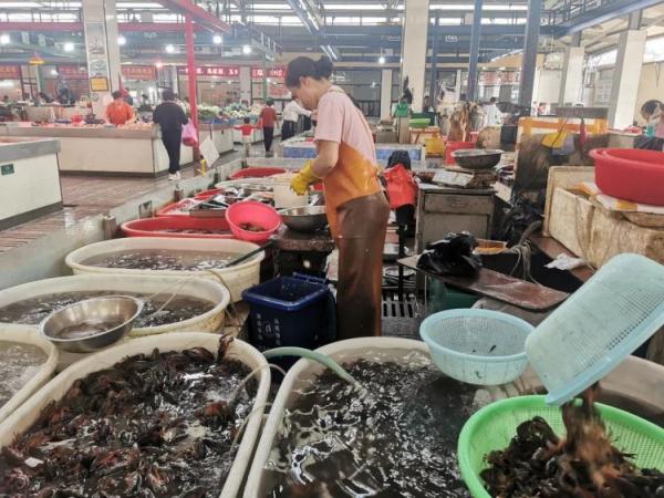价格腰斩，最低10元一斤，小龙虾自由要实现了？