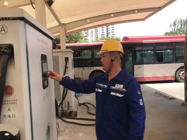 勇救落水儿童，找到他了！