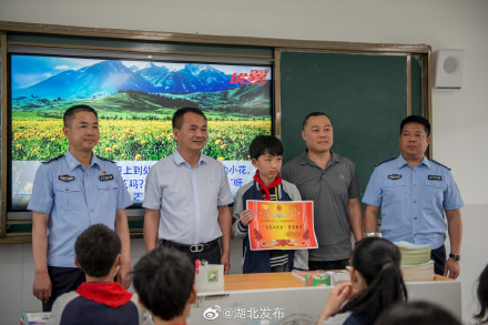 荆门好少年救助猫头鹰，民警点赞送奖状