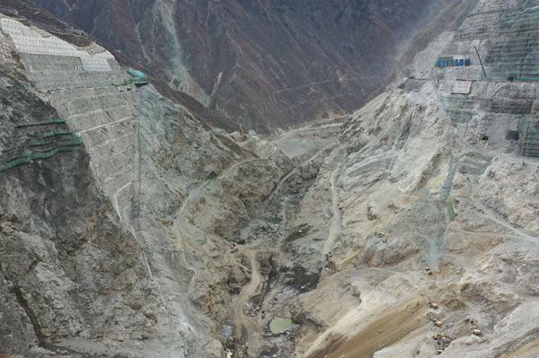 金沙江上游水风光一体化基地建设如火如荼