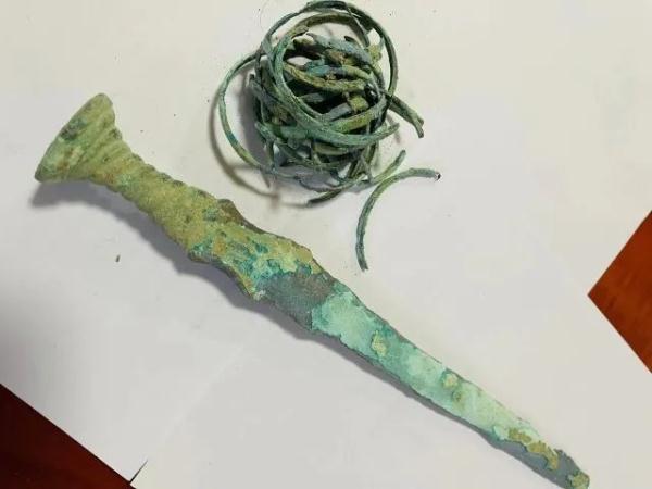 云南一小伙路遇“神秘”老人,5600元买下战国古青铜剑,竟是真的…… 云南一小伙路遇“神秘”老人,5600元买下战国古青铜剑,竟是真的……