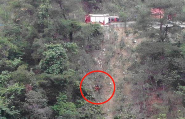 这个爱好真要命!男子被困50米山崖 这个爱好真要命!男子被困50米山崖