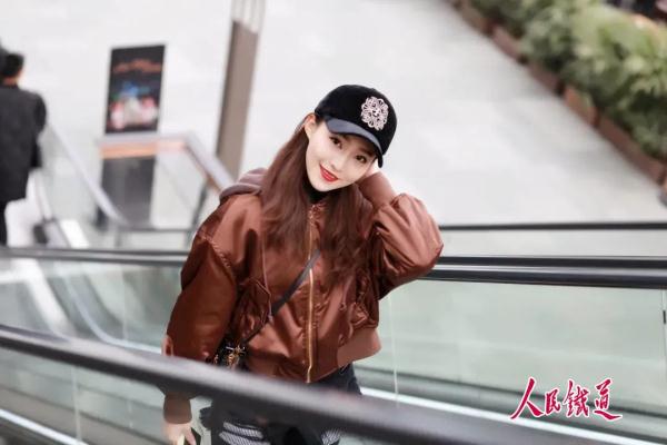 8位美女列车长带你“云”游四海