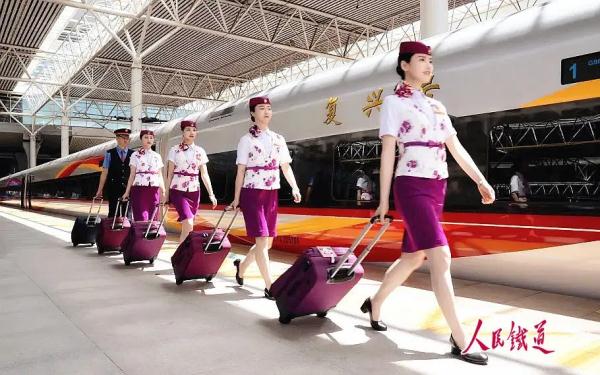 8位美女列车长带你“云”游四海