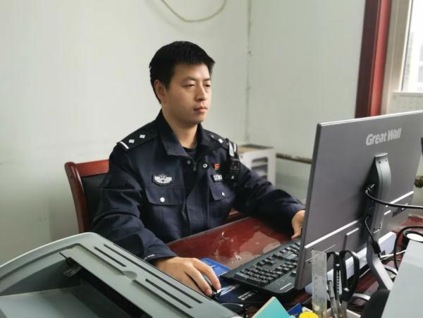 见到警服，秒怂！