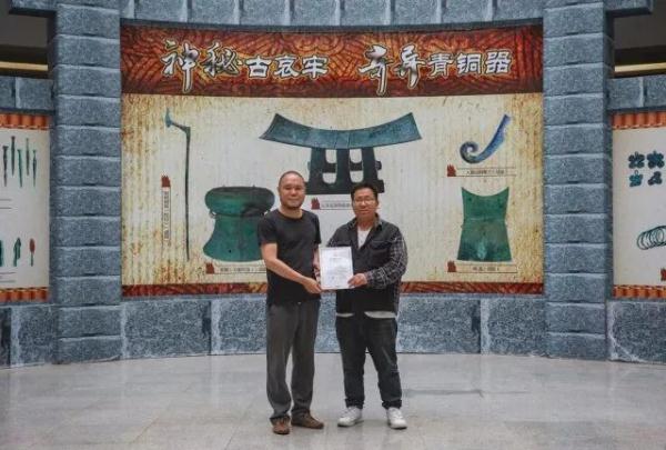 云南一小伙路遇“神秘”老人,5600元买下战国古青铜剑,竟是真的…… 云南一小伙路遇“神秘”老人,5600元买下战国古青铜剑,竟是真的……