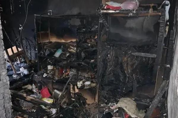 凌晨起火，40余辆电动自行车被烧毁！