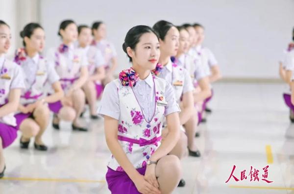 8位美女列车长带你“云”游四海