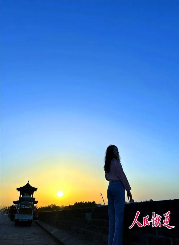 8位美女列车长带你“云”游四海