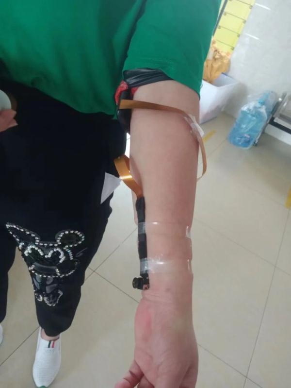 30°C的天气,穿冬衣?!女子考科一试图作弊被发现 30°C的天气,穿冬衣?!女子考科一试图作弊被发现