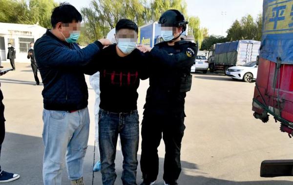 货车从缅甸回来，车底竟多了……