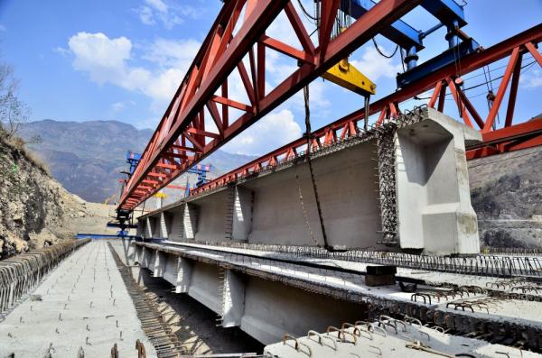 G4216沿江高速公路金宁段加快建设