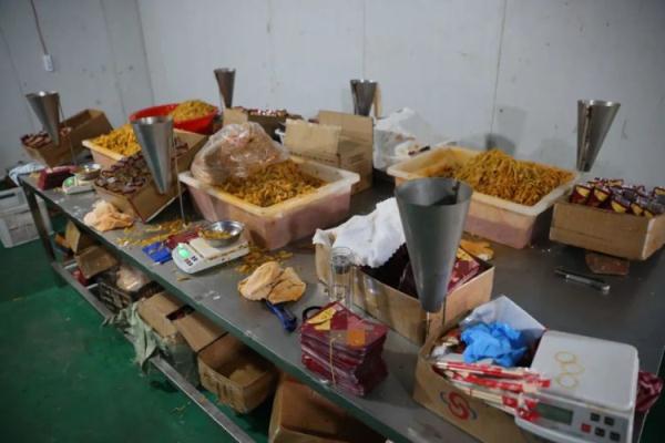 重庆涪陵警方破获一起部督特大假冒知名榨菜品牌商标案,涉案金额4200万元! 重庆涪陵警方破获一起部督特大假冒知名榨菜品牌商标案,涉案金额4200万元!