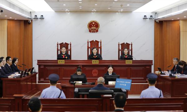 外逃20年后被强制遣返回国 许国俊贪污、挪用公款案一审开庭 外逃20年后被强制遣返回国 许国俊贪污、挪用公款案一审开庭