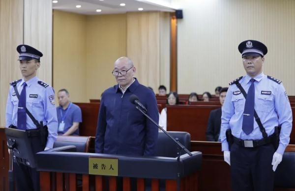 外逃20年后被强制遣返回国 许国俊贪污、挪用公款案一审开庭 外逃20年后被强制遣返回国 许国俊贪污、挪用公款案一审开庭