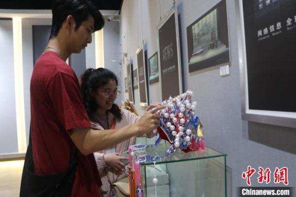 台湾青年安庆体验黄梅戏