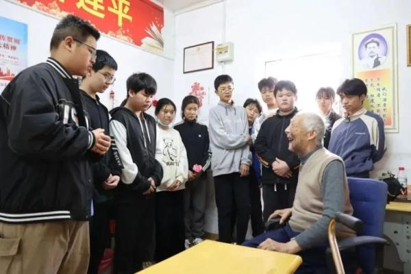 95岁老人跟医生"吵架"，老人赢了，网友却哭了