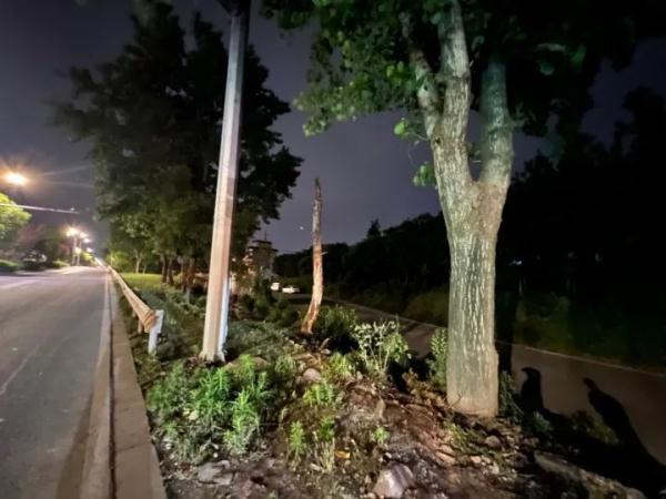 痛心！他为拦住疯狂的越野车不幸牺牲，年仅48岁