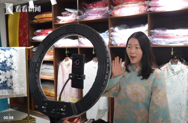 "95后"寿衣模特:这份工作不可怕! "95后"寿衣模特:这份工作不可怕!