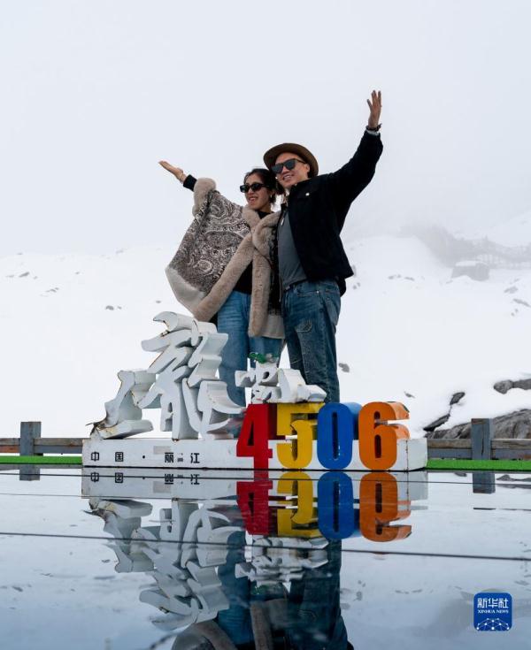 玉龙雪山景区开启夏日旅游季