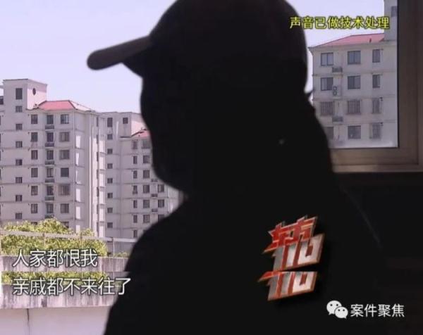 女子被两闺蜜PUA长达8年！全家成提款机，被骗百万元！坑越挖越大...