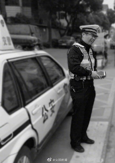 痛心！交警执勤遭冲撞被拖行700余米牺牲