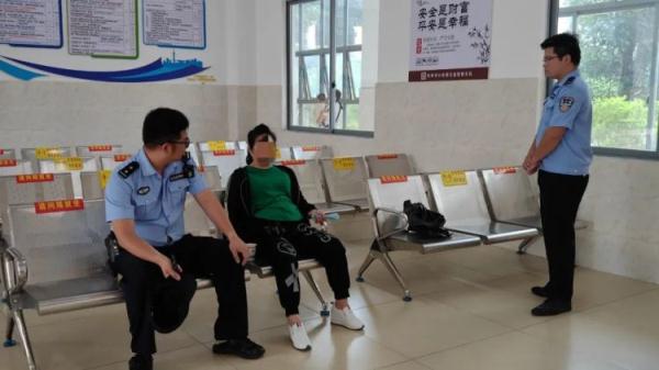 30°C的天气,穿冬衣?!女子考科一试图作弊被发现 30°C的天气,穿冬衣?!女子考科一试图作弊被发现