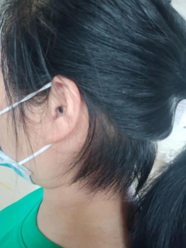 30°C的天气,穿冬衣?!女子考科一试图作弊被发现 30°C的天气,穿冬衣?!女子考科一试图作弊被发现