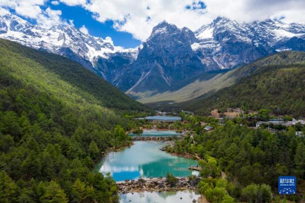 玉龙雪山景区开启夏日旅游季