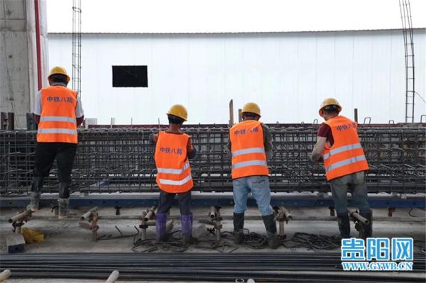 贵阳有轨电车T2线进展如何?记者带你“探班”现场…… 贵阳有轨电车T2线进展如何?记者带你“探班”现场……