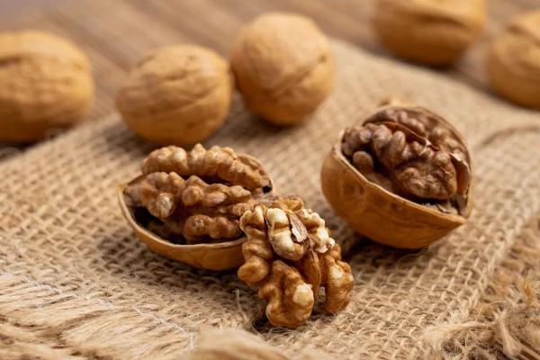 吃核桃能长寿?!吃够这个量,能大大降低死亡风险,延长寿命 吃核桃能长寿?!吃够这个量,能大大降低死亡风险,延长寿命