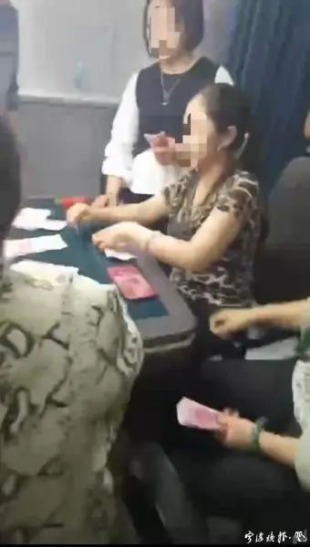 网恋“杀猪盘”又有新套路，男子被带入牌局损失上万