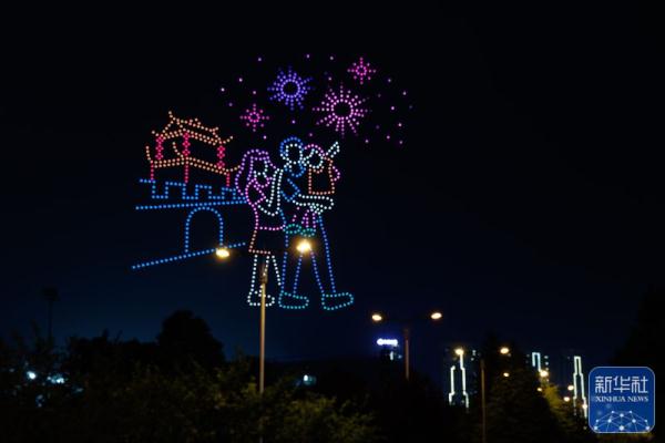 千架无人机点亮贵阳浪漫夜空 千架无人机点亮贵阳浪漫夜空